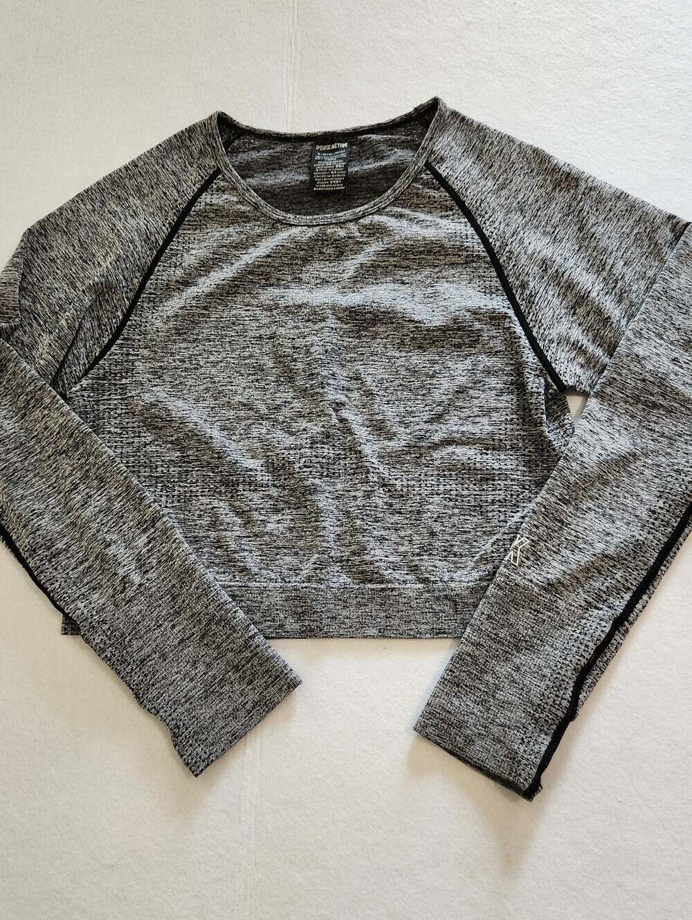 PINK Victoria's Secret Gray Marled Cropped Long-Sleeve Activewear Size Xlarge